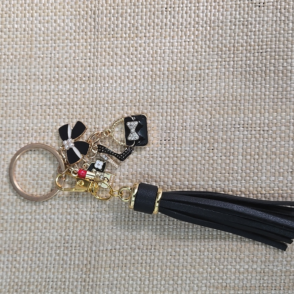 Elegant Black and Gold Keychain Accessory
